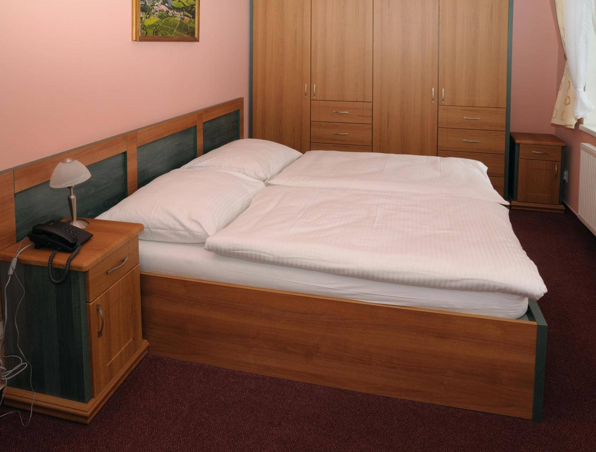 Hotel Lazne Evzenie Klášterec nad Ohří Esterno foto